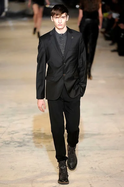Look 44